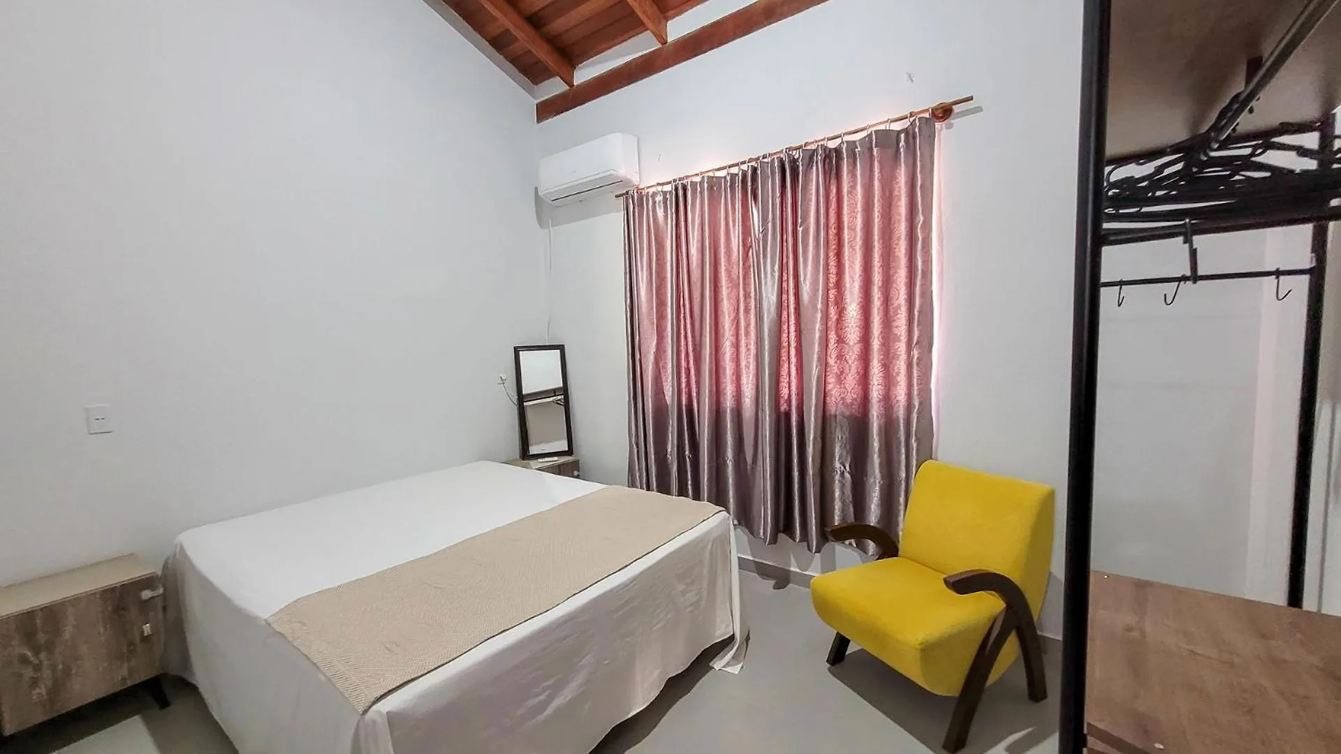 בומבינאס Casa A 2 Quadras Da Praia De Zimbros Rw2724 0*,